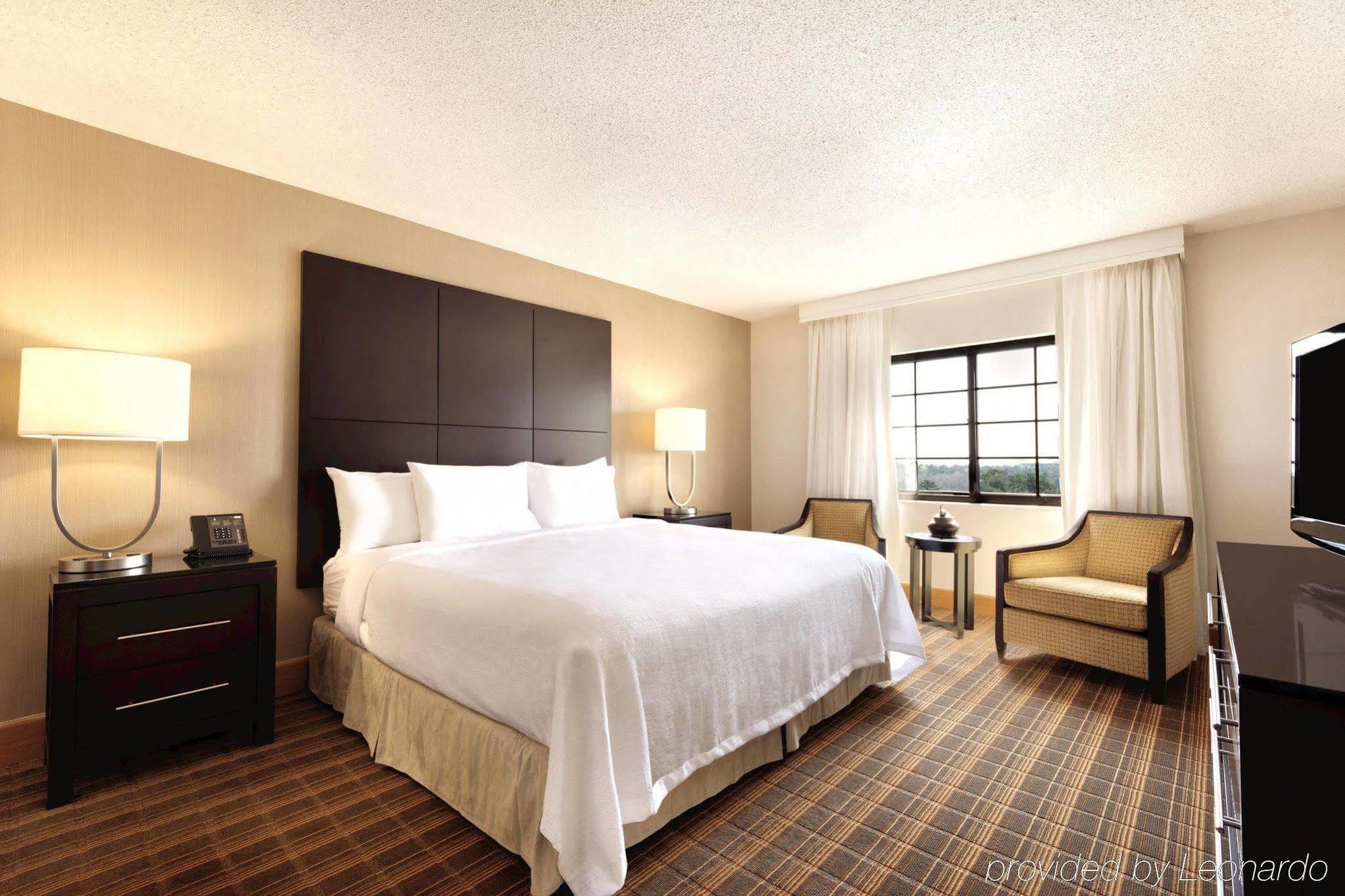 Embassy Suites Greenville Golf Resort & Conference Center Экстерьер фото